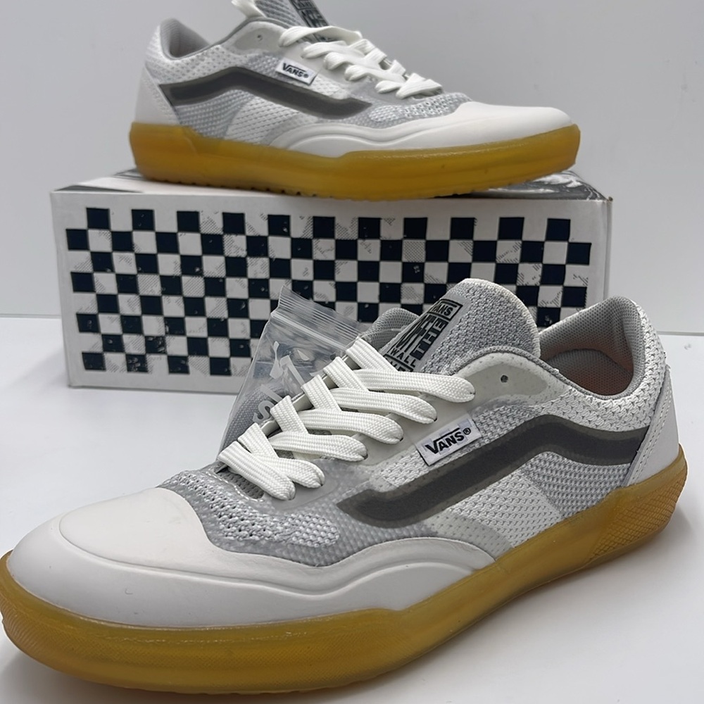 Vans Men’s Ave Knit. White/Gum
VN0005UW9DH
Sneakers - Picture 15 of 16